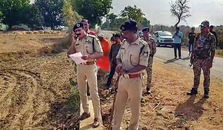 Madhya Pradesh: Cop crushed to death by tractor-trolley used for illegal sand mining, 2 held - Vimarsana News